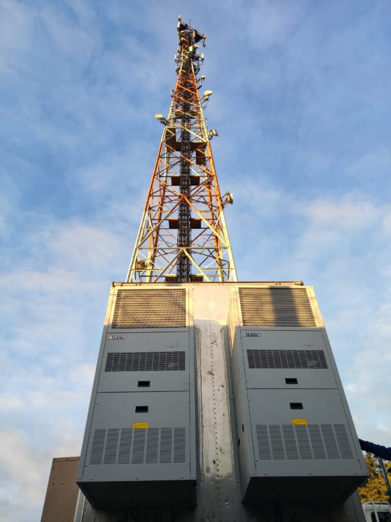 Wall Mounted em torre de Telecom